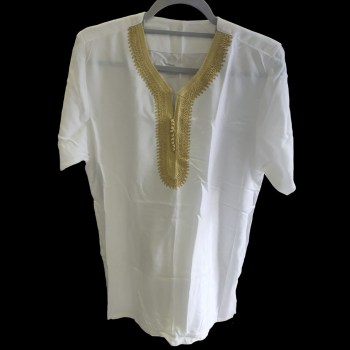 camisa blanca con bordado dorado